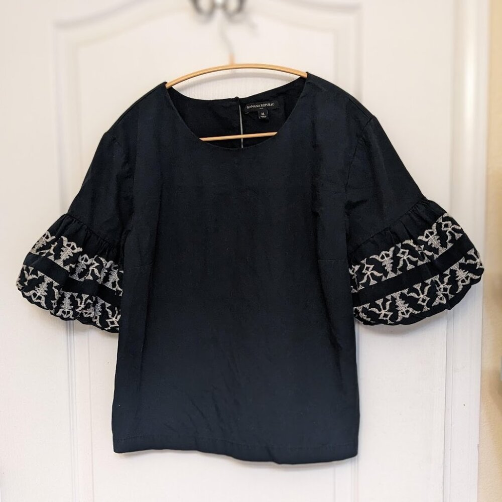 Black and White Embroidered, Puffy Sleeve, Crop Blouse by Banana Republic Medium